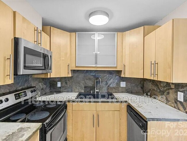 Building Photo - 634 Chipley Ave