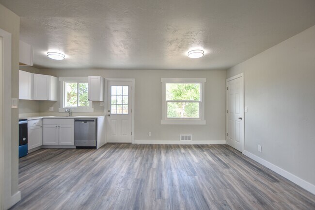 Building Photo - 7060 S 3050 E
