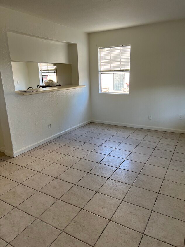 Foto del edificio - 16765 Paine St