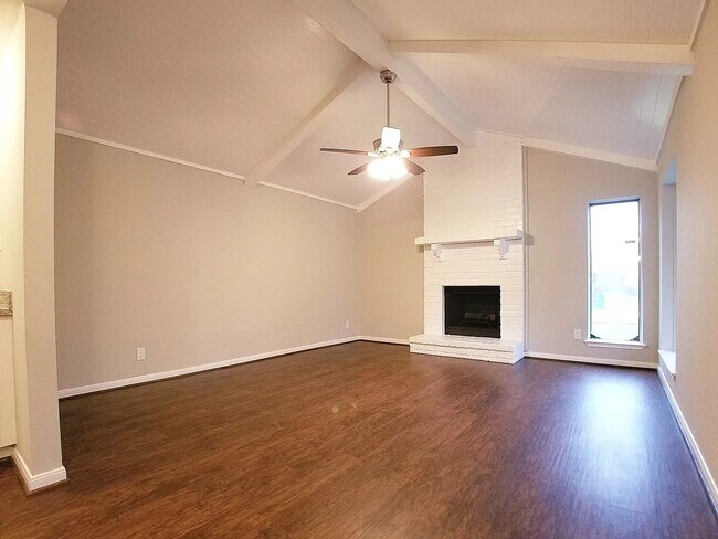 Foto del edificio - 3523 Mayfield Oaks Ln