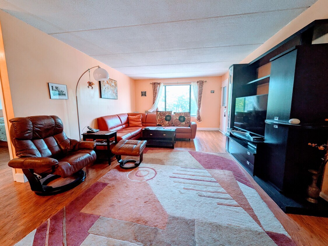 Living Room 1 - 1550 Worcester Rd