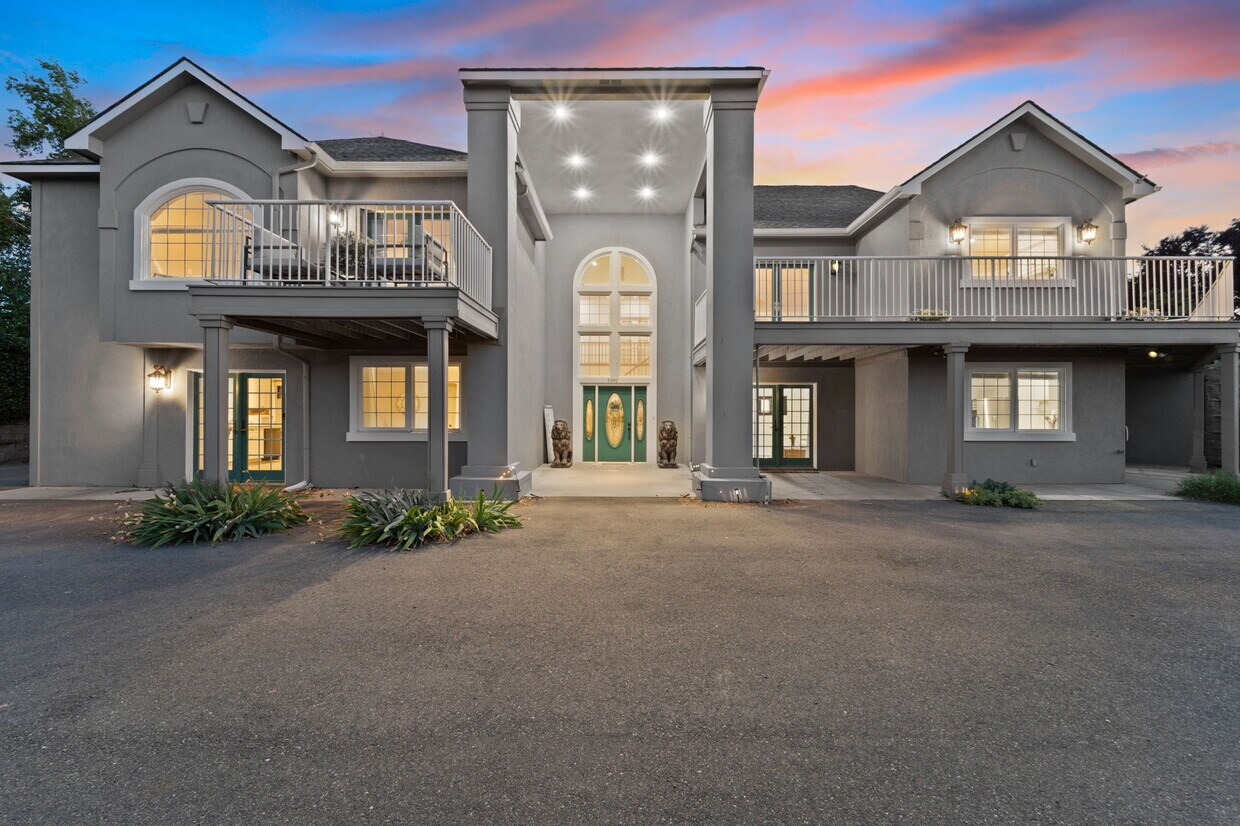 Foto principal - 4949 Rau Ln