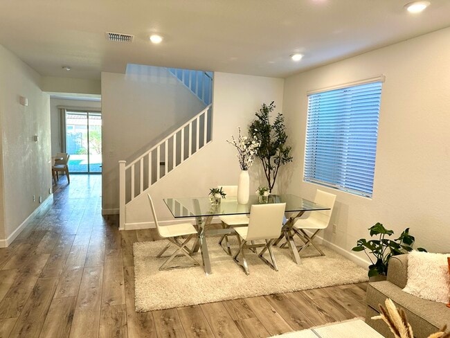 Foto del edificio - Stunning two story home 5 bedroom in Cadence!