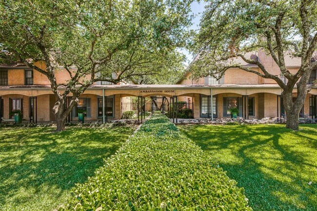 Building Photo - 7816 Meadow Park Dr