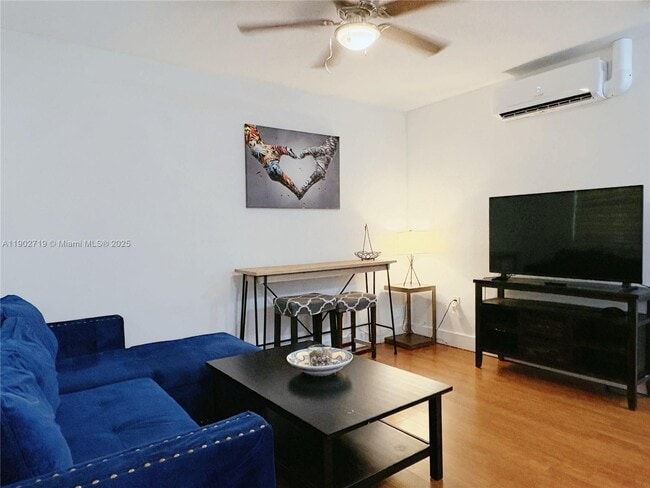 Foto del edificio - 1726 Thomas St