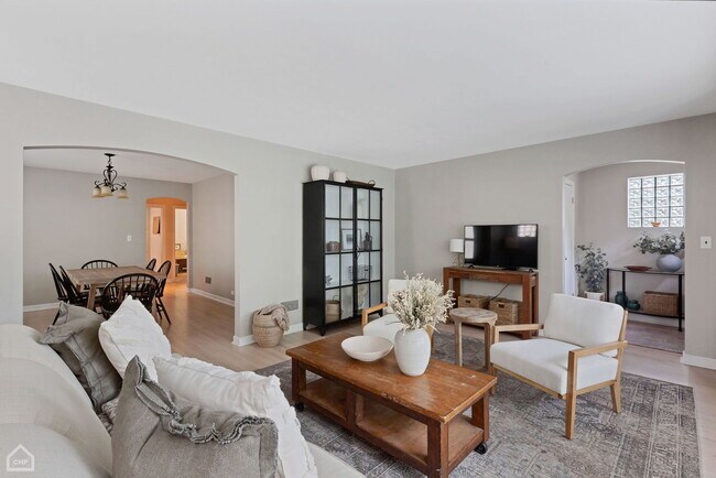 Foto del edificio - 4550 W Thorndale Ave