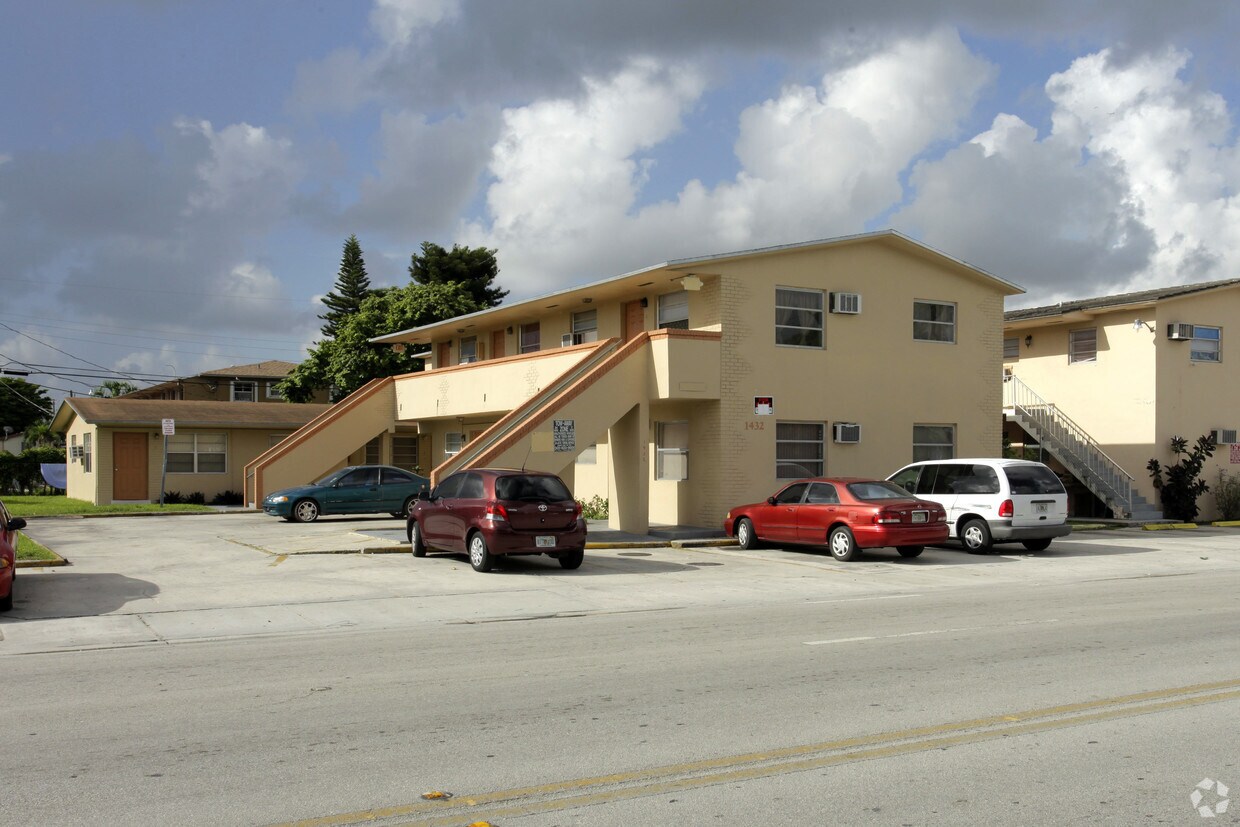 1420 - 1432 W 29th St - 1420-1432 W 29th St