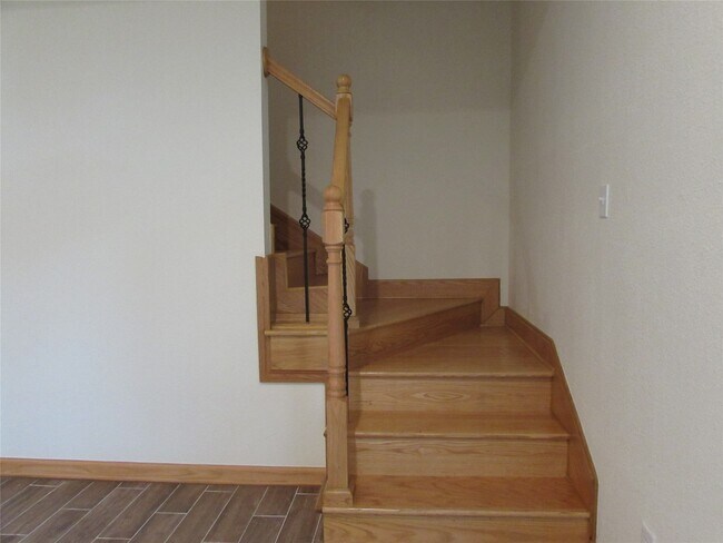 Building Photo - 201 Vanderpool Ln