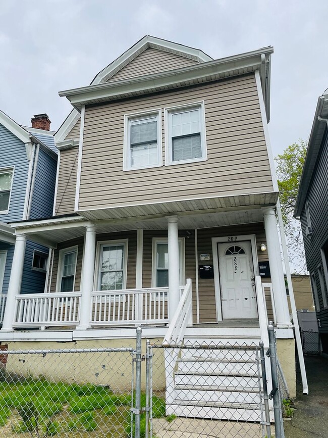 Building Photo - 289 Elmwood Ave