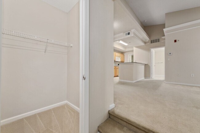 Foto del edificio - Beautiful 1 Bed / 1 Bath with 1 car garage...