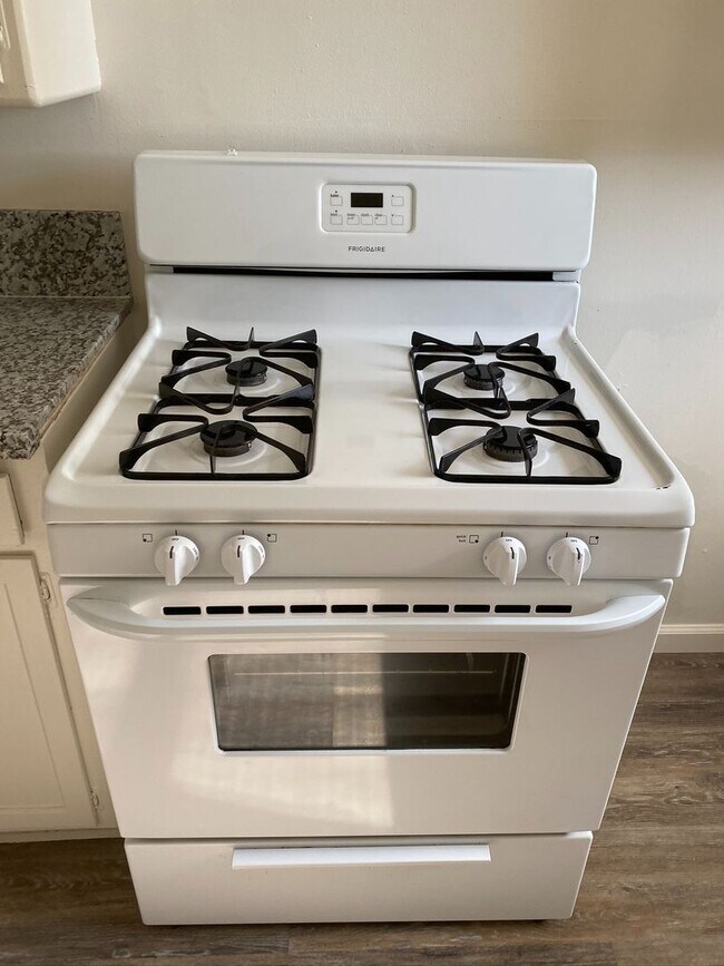 Building Photo - 805 S. CLARK ST. - 2 BEDROOM 1 BATHROOM - ...