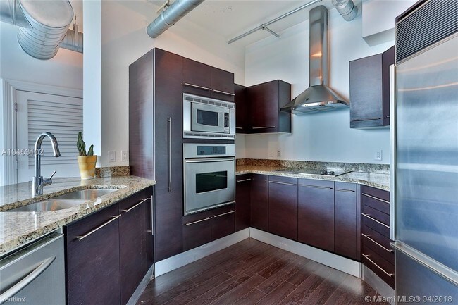 Building Photo - 2 br, 2 bath Condo - 700 NE 25th St Apt 8