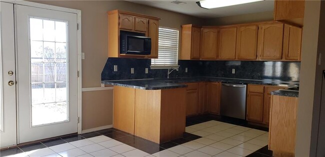 Building Photo - 1101 Opal Dr