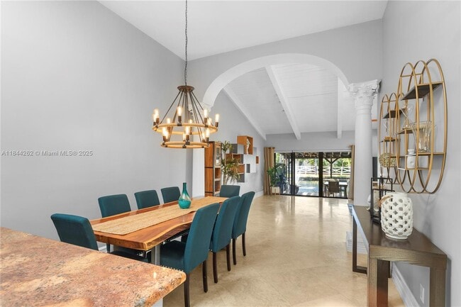 Building Photo - 2665 Parkview Dr S