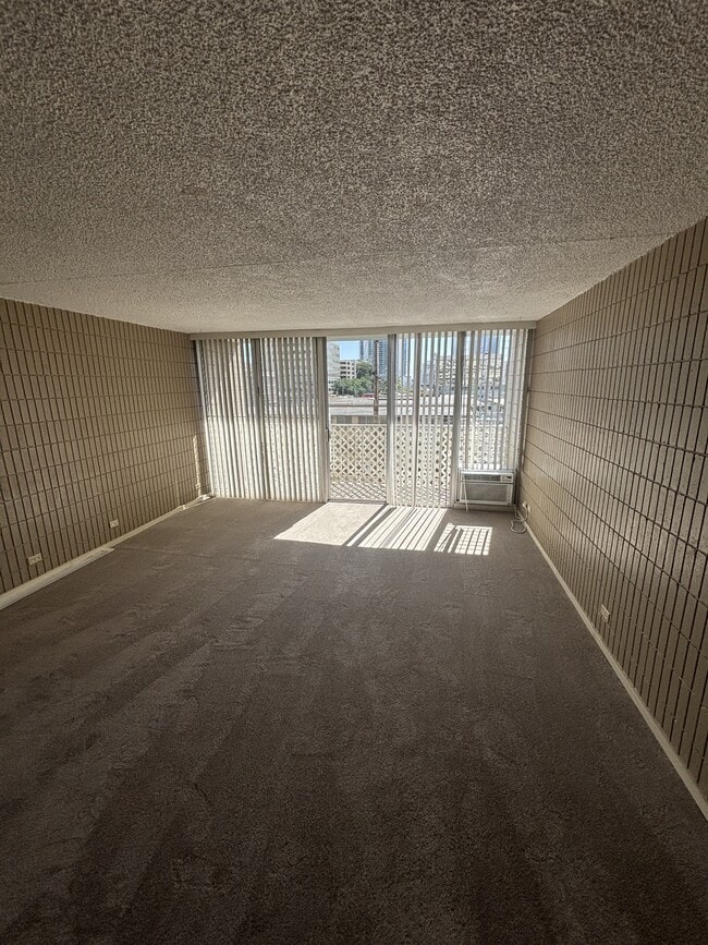 Building Photo - 1326 Ke’eaumoku St