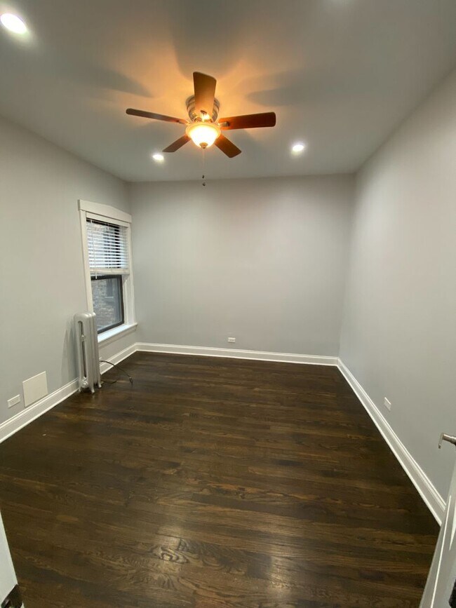 Foto del edificio - 4713 N Albany Ave