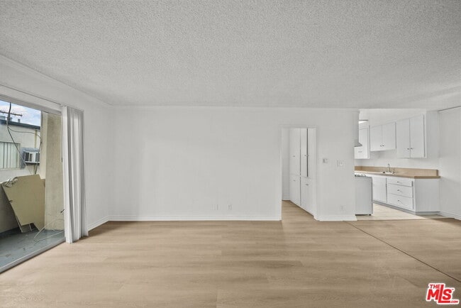 Foto del edificio - 8371 Northgate Ave