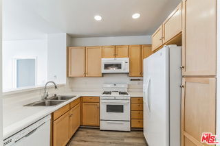 Building Photo - 6400 Crescent Prk E