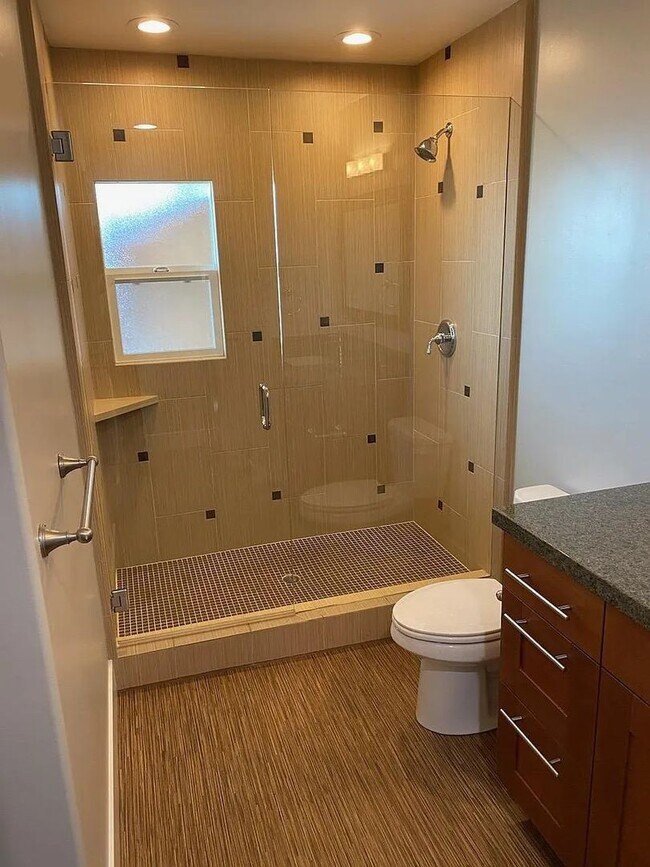 Foto del edificio - Spacious Studio aand 1-bedroom Apartments in Mission Hills – Prime Location!