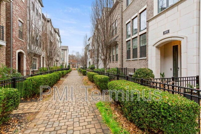 Foto del edificio - 609 Broadview Terrace NE