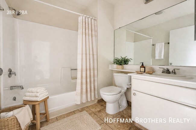 Foto del edificio - 8926 Burnet Ave