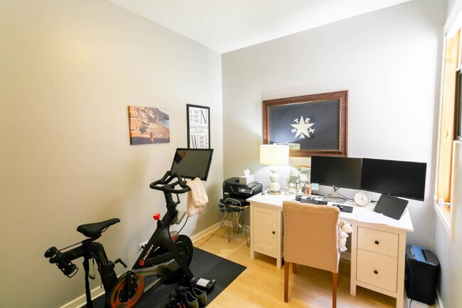 Building Photo - Bucktown Condo Living for Rent