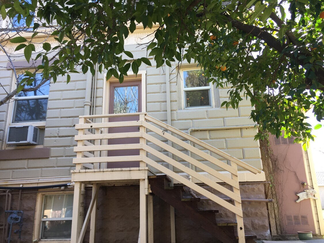 Primary Photo - 804 Almond St