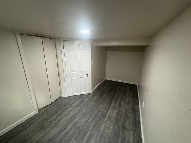 Building Photo - 929 Pecks Dr