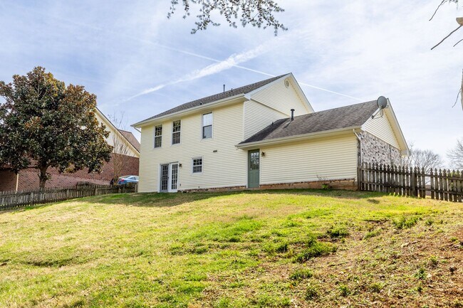 Building Photo - Knoxville 37922 - 3 bedroom, 2.5 bath home...