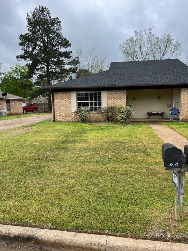 Building Photo - 1718-1721 Clearwood Dr