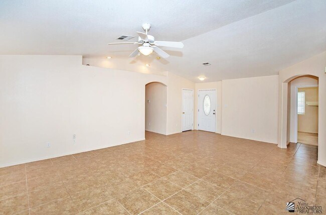 Foto del edificio - 10354 E 37th St