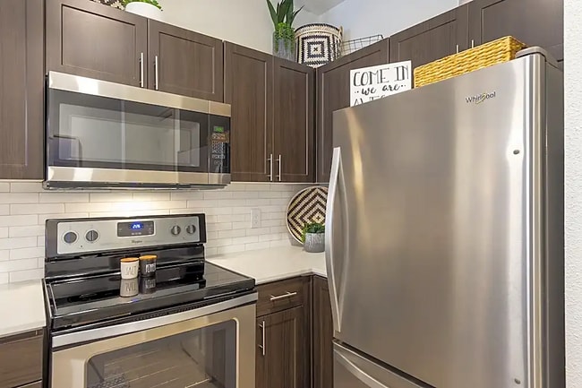 Building Photo - Perfect Space, Prime Location – 1 Bed in D...