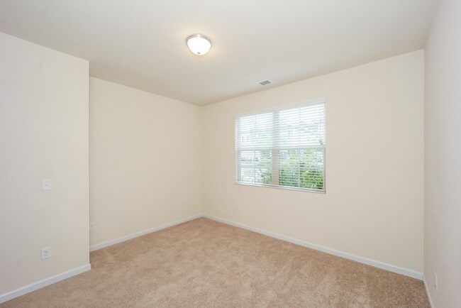 Foto del edificio - 380 Hamilton Pointe Dr