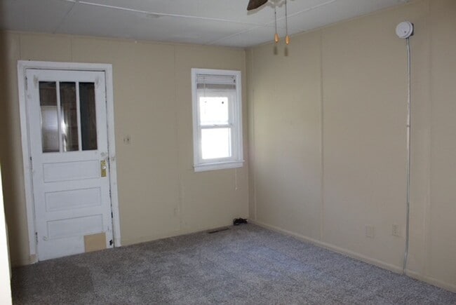 Building Photo - 904 S Webber St
