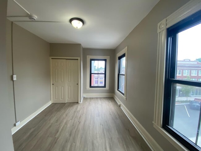 Building Photo - 39 Pleasant St