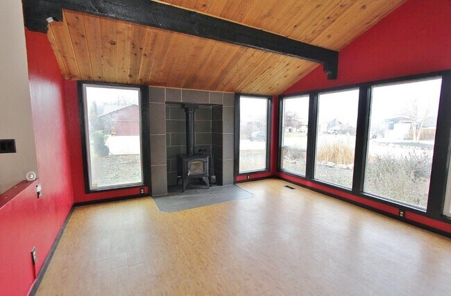 Building Photo - Fantastic Private Oasis in South East Bois...