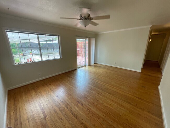 Building Photo - 8492 Valencia St