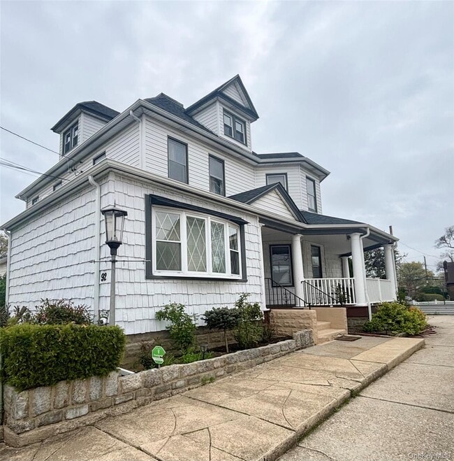 Building Photo - 92 Wavecrest St