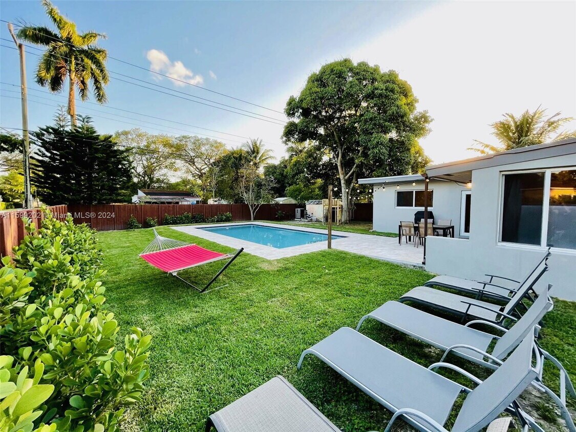Foto principal - Northeast 132nd Street, North Miami, FL 33...