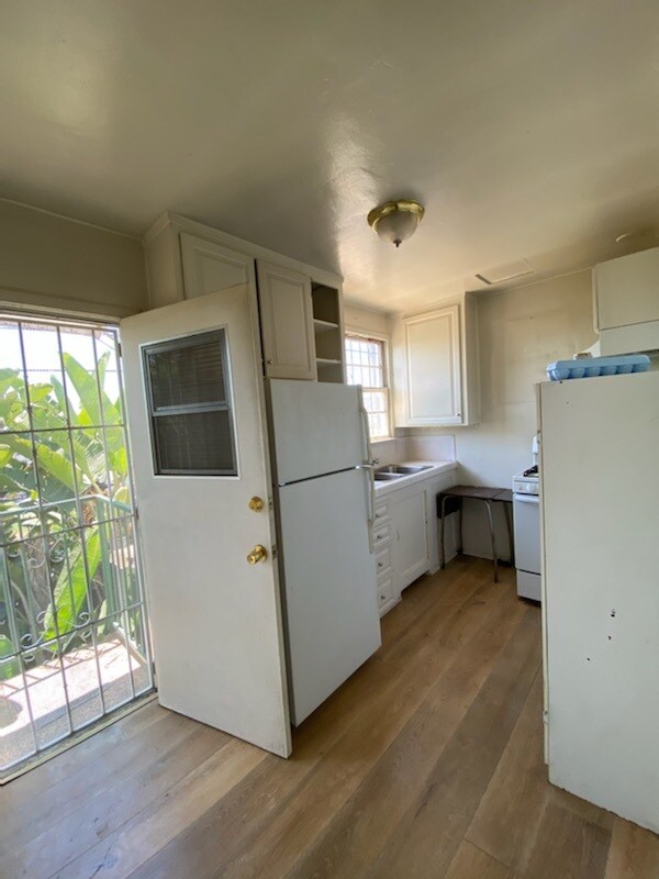 kitchen - 2274 W 26th Pl
