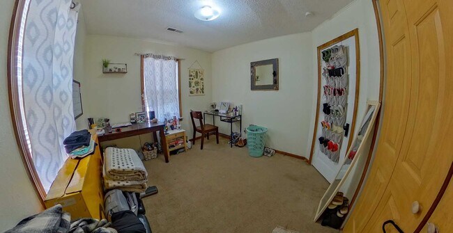 Building Photo - 3D Tour Available - Washer & Dryer Included + Fenced-in Yard! Available January 6th!