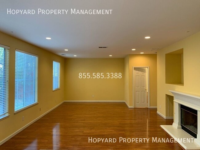 Building Photo - 933 Desmet Dr
