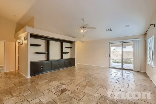 Foto del edificio - 4410 W Donner Dr