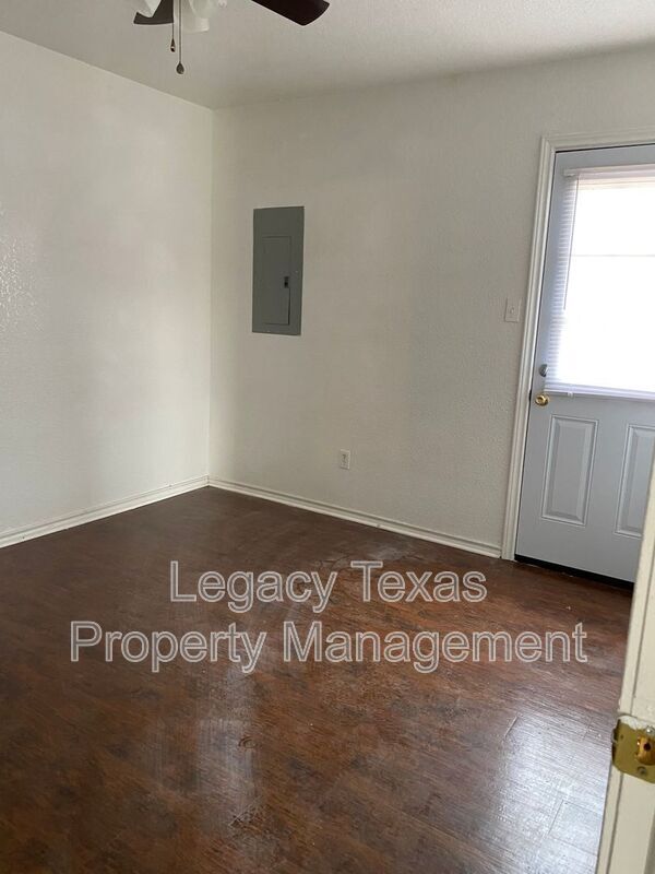 Foto del edificio - 404 N Anglin St