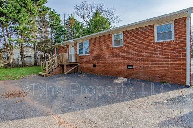 Building Photo - Greer Apartments