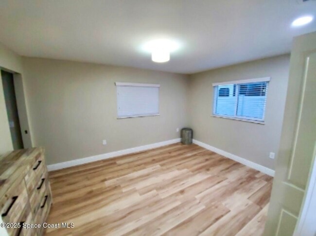 Foto del edificio - 537 Royal Palm Blvd