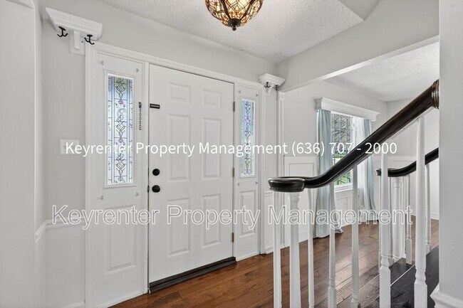Foto del edificio - 971 Whispering Ridge Ln