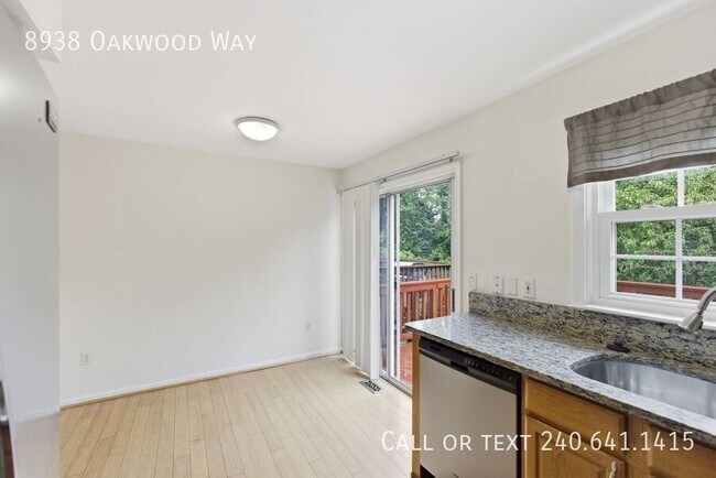 Foto del edificio - 8938 Oakwood Way
