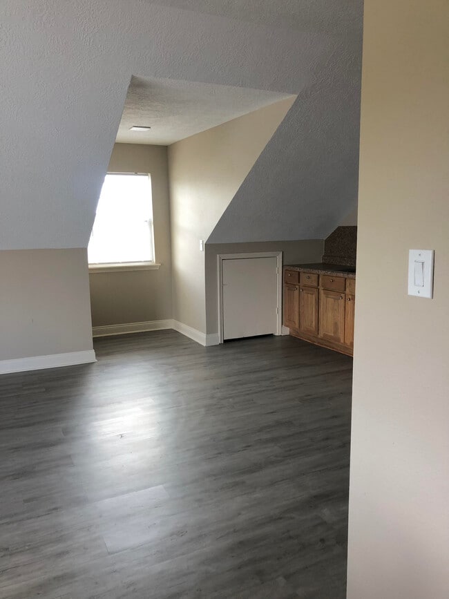 Building Photo - 4449 Brown St