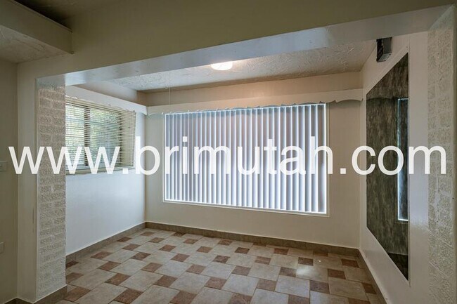 Foto del edificio - 3665 S 2300 E